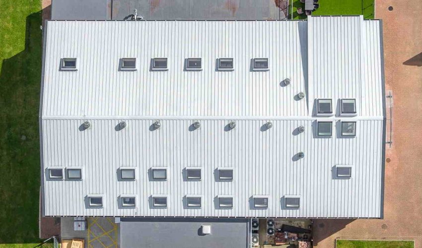 Preparing Your Commercial Roof for Winter 6 Essential Tips - Hawkeye Flat Roof Solutions